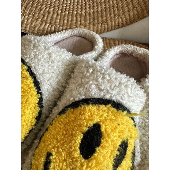 Smiley Face Adult men’s size 10 smiley slippers used - Picture 4 of 12